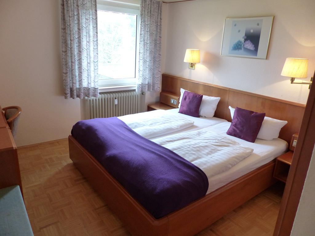 Zum Hauschen-Domblick-Messe-Hotel Rosrath Room photo